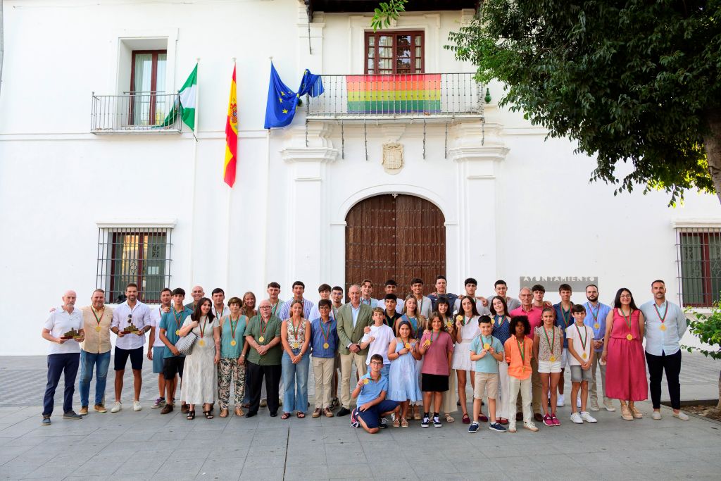El Ayuntamiento de Tomares rinde homenaje a sus deportistas referentes a nivel nacional e internacional