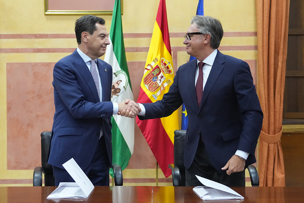 Juanma Moreno, investido presidente de la Junta por tercera vez: “Andalucía no tiene tiempo que perder”