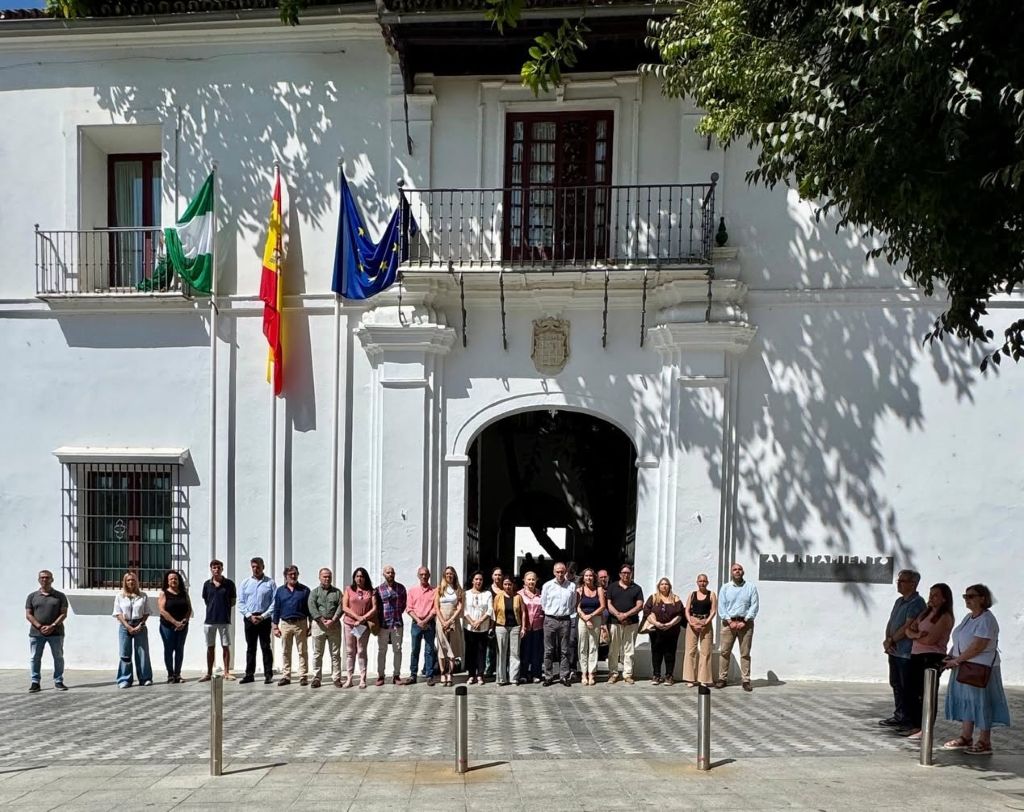 El Ayuntamiento de Tomares se suma al luto y dolor de la provincia de Almería