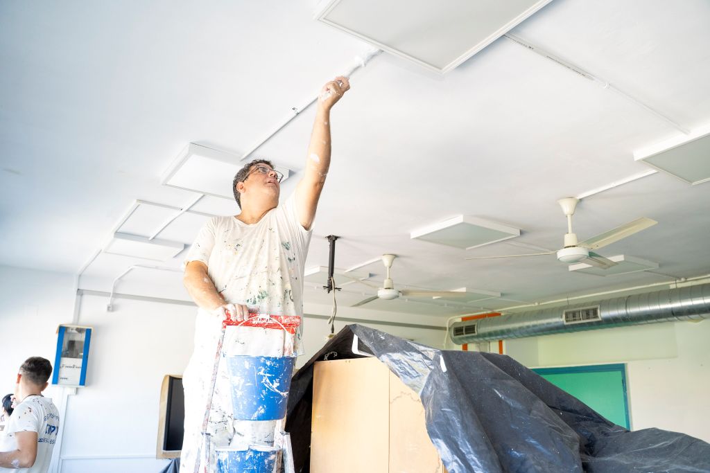 Mairena inicia por 576.000 euros el nuevo servicio de pintura de colegios públicos, uno de los ejes del plan Mairena Al Día