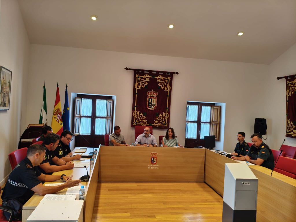 Salteras refuerza la coordinación en seguridad tras registrar un descenso del 20 % de los delitos durante 2025